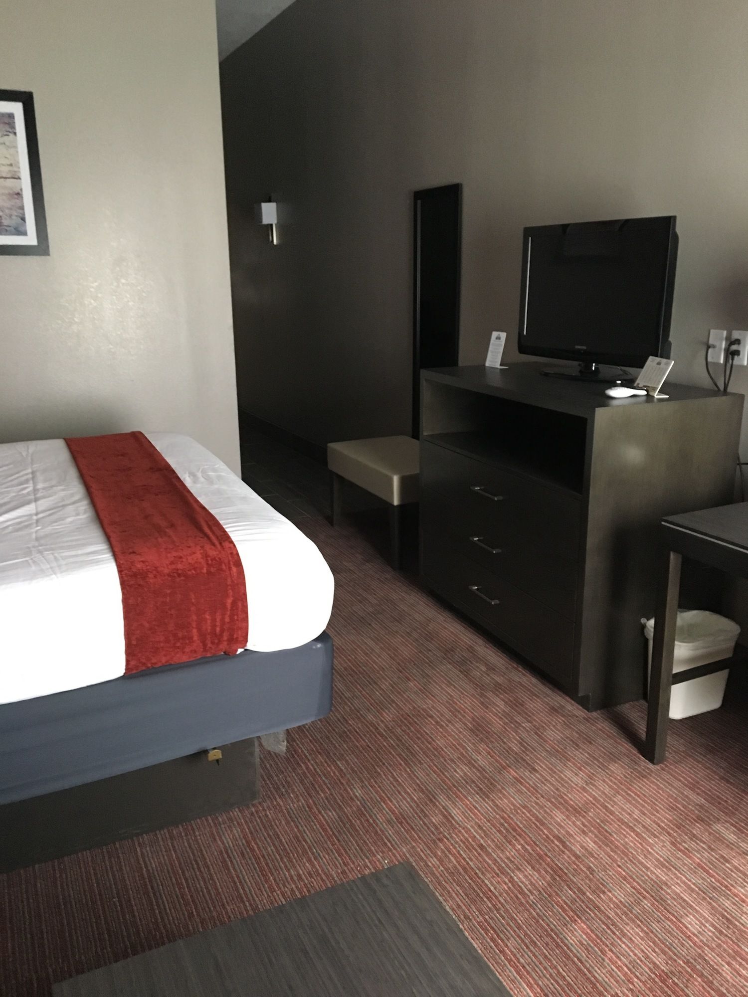 Days Inn & Suites by Wyndham Murfreesboro