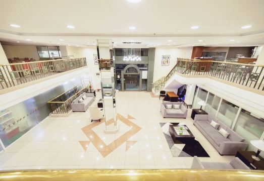 5. 더 차터 하우스..