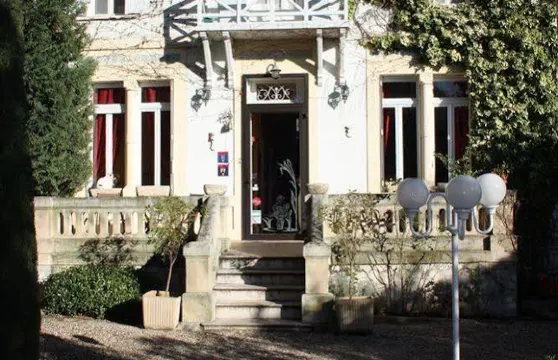 花花小木屋酒店