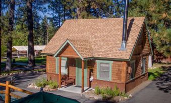 Golden Bear Cottages