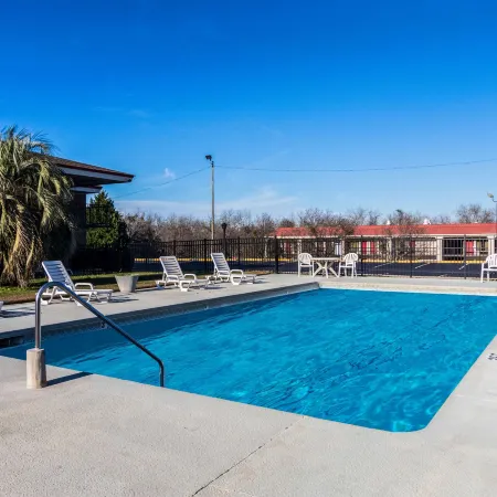 Econo Lodge Inn & Suites Conference Center Dublin