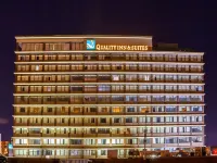 Quality Inn & Suites Hotels in der Nähe von Carew Turm