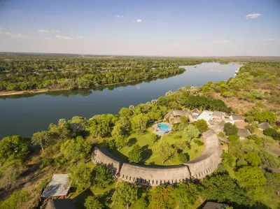 Azambezi River Lodge Отели в г. 
