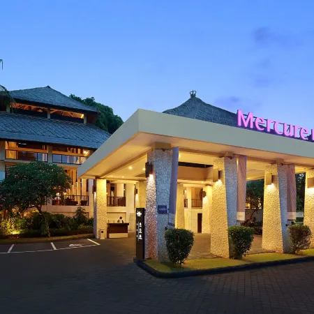 Mercure Resort Sanur Отели рядом с достопримечательностью «Пляж Пенджембак»