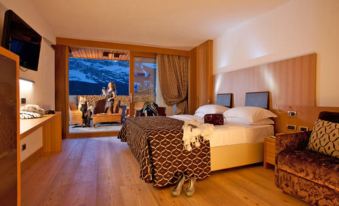 Hotel Alaska Cortina