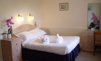 Horse and Groom Hotel - Housity