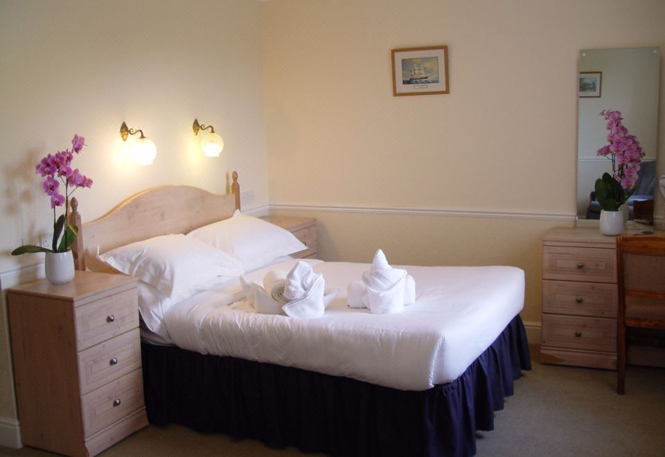 Horse and Groom Hotel - Housity