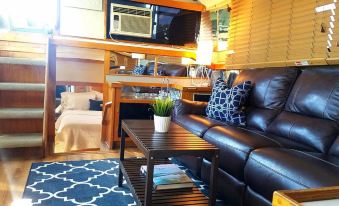 Dockside Boat & Bed Long Beach