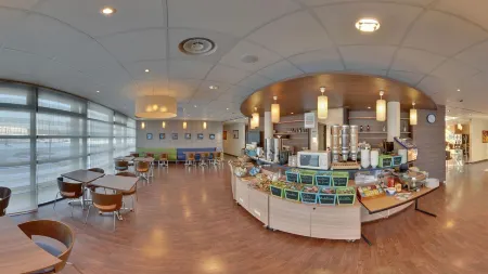 Suite-Home Orléans-Saran Отели в г. Флери-Лез-Обре