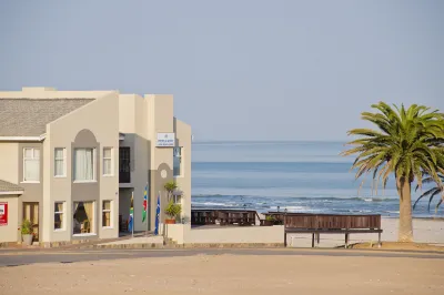 Long Beach Lodge Hotels near Dolfynstrand