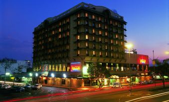 Cresta Jameson Hotel 수영장