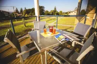 Rayville Boat Houses Hotels in Apollo Bay