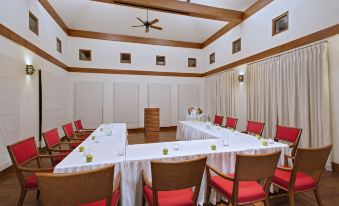 Las Verandas Hotel & Villas