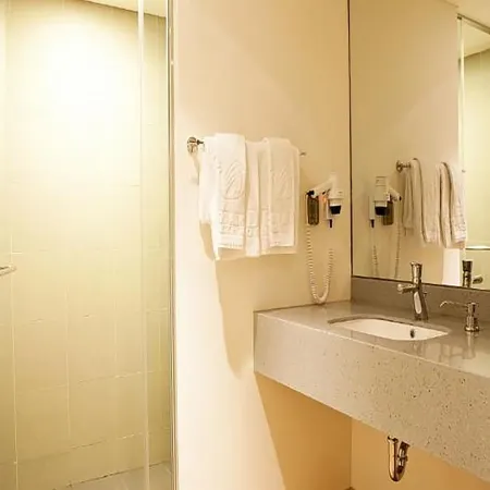 Incheon Airport Transit Hotel Отели рядом с достопримечательностью «Пляж Масиан»