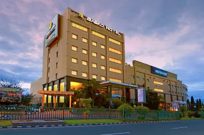 Grand Basko Hotel Padang Hotels near Pantai Air Manis