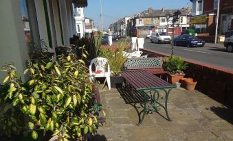 Lindisfarne Holiday Apartments - Families & Couples Only