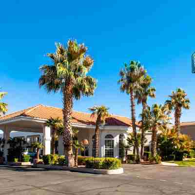 St. George Inn and Suites Hotel Exterior