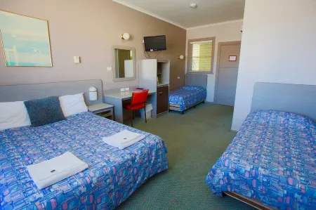 Tea Gardens Hotel Отели в г. Хокс Нест