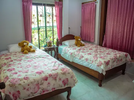 Loy Manee House Отели рядом с достопримечательностью «Wat Tha Ka Rong»