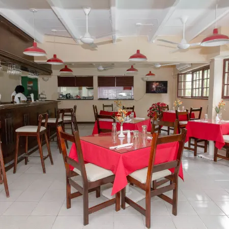 Pineapple Court Hotel