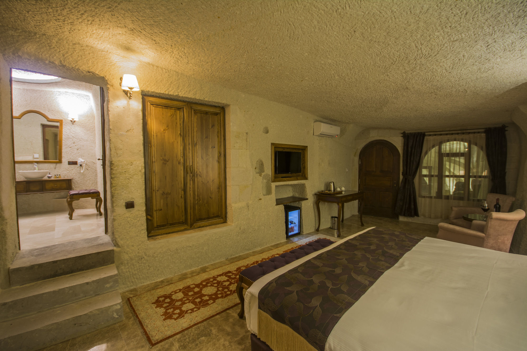 Artemis Cave Suites