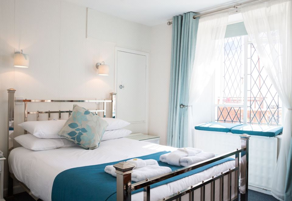 The Lyndhurst Jersey-St Brelade Updated 2023 Room Price-Reviews & Deals |  Trip.com