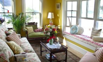 Elsa's Inn on the Harbor - Housity