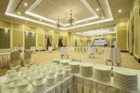 Grand Amara Hotel Hoteles en Dekkhina Thiri Township
