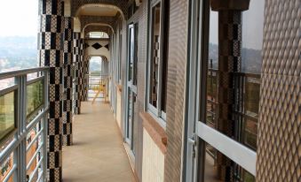 Moj Checkers Holiday Inn - Housity