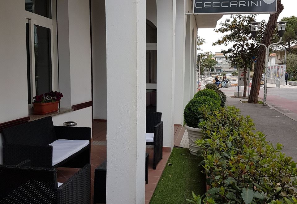 2. 호텔 체카리니 ..