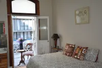 Urban Hive Backpackers Hotels in 