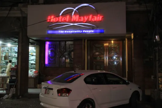 Hotel Mayfair Отели рядом с достопримечательностью «Greater Iqbal Park»