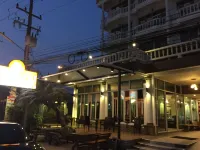 PIMPIMARN BEACH HOTEL Hotels near Ko Man Klang