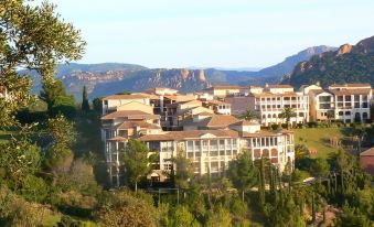 Apartment with 2 Bedrooms in Agay, with Wonderful Sea View, Pool Acces