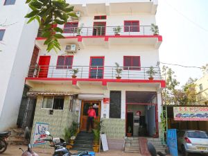 OYO Flagship Ma Guest House 2