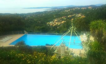 Apartment with One Bedroom in Roquebrune-Sur-Argens, with Wonderful se