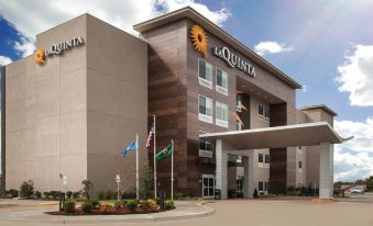 La Quinta Inn & Suites by Wyndham Dallas Duncanville