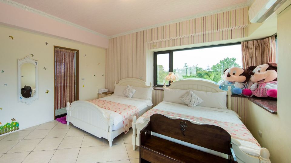 Slow Fly Hostel