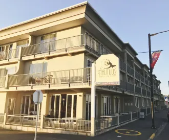 鸚鵡螺納皮爾公寓