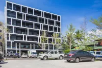 Blu Monkey Hub and Hotel Phuket Hotel in zona PS Sale and Service