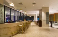 Starcity Bayfront Nha Trang Hotel - bar