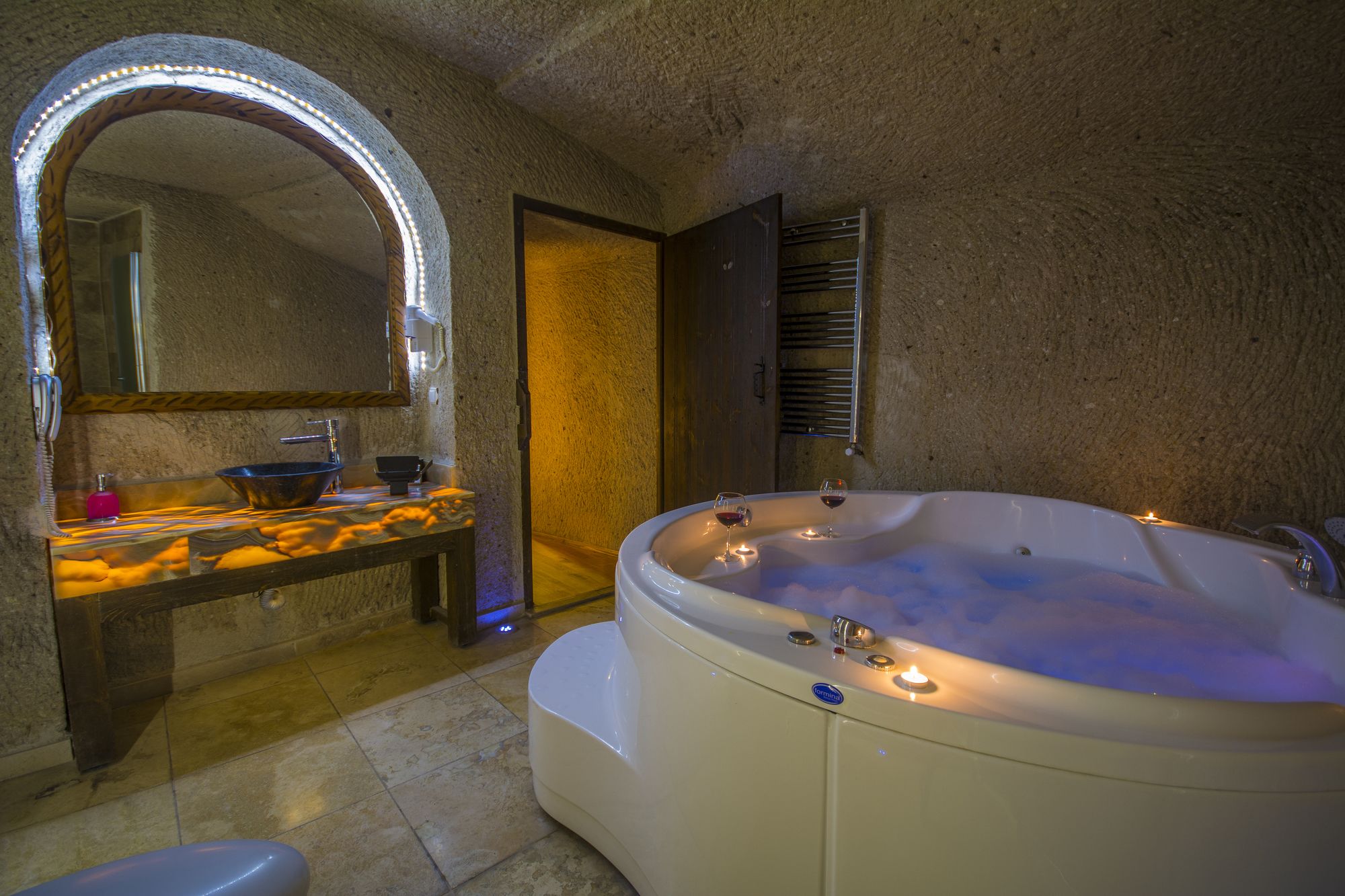 Roma Cave Suite