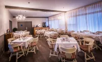 Hotel la Caravelle Hotels in Baie-Comeau