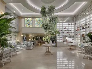 Au Lac Charner Hotel