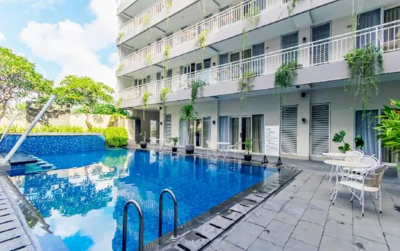 洛薩里日落酒店