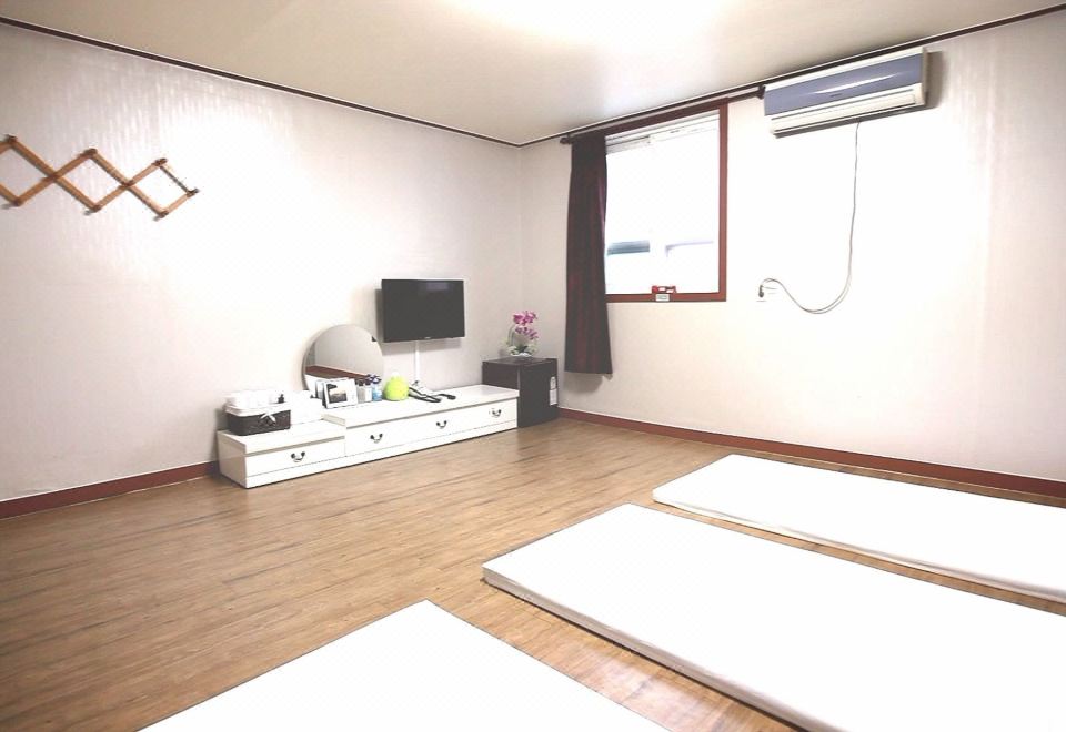 Songnisan Grand Hotel & Condo - Housity
