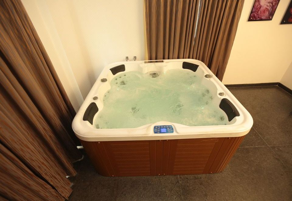 [라 마르벨라 어 사로바르 프리미에르 호텔의 고급스러운 실내]