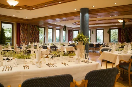 Forellenhof Rössle Hotel & Restaurant Отели в г. Энгстинген