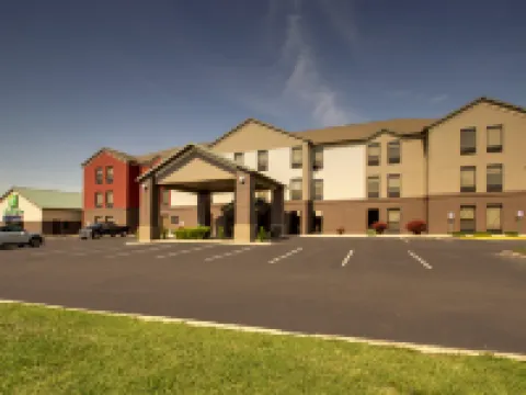 Holiday Inn Express & Suites LEBANON by IHG Hotels in Laclede County