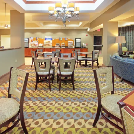 Holiday Inn Express & Suites Searcy by IHG